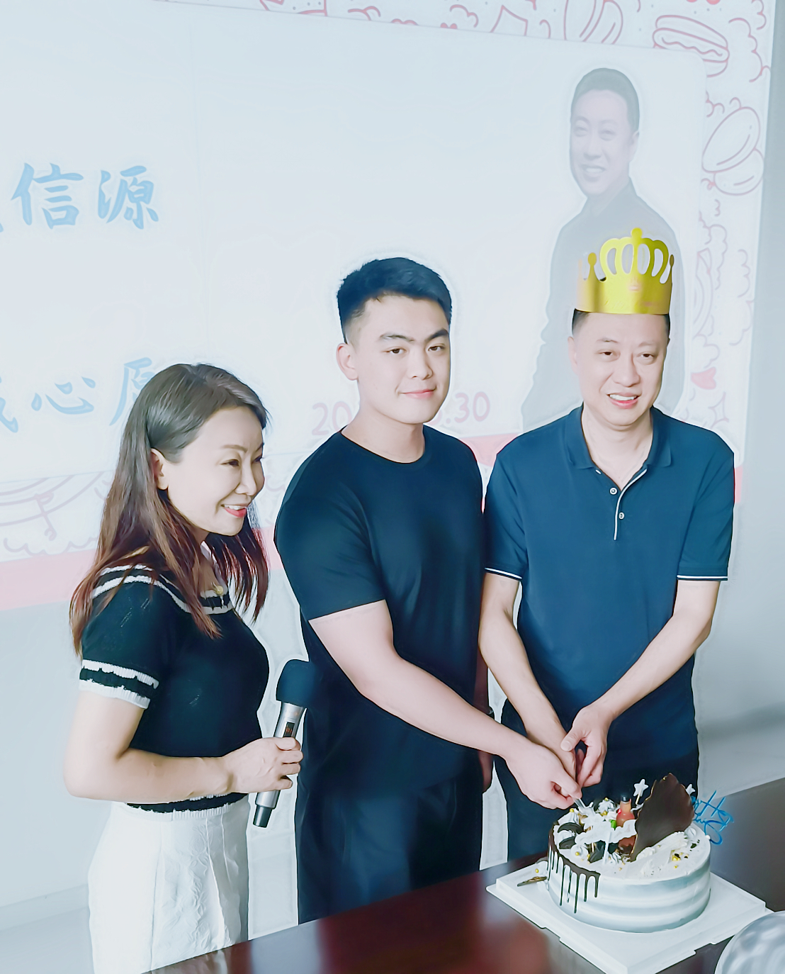 祝贺 | 俄罗斯专享会董事长喜迎生日 全员敬献“俄罗斯专享会卓越领军人物奖” 卓越一生领航信源-俄罗斯专享会官网-数字时代智慧安全产品和解决方案提供商 祝贺 | 俄罗斯专享会董事长喜迎生日 全员敬献“俄罗斯专享会卓越领军人物奖” 卓越一生领航信源-俄罗斯专享会官网-数字时代智慧安全产品和解决方案提供商